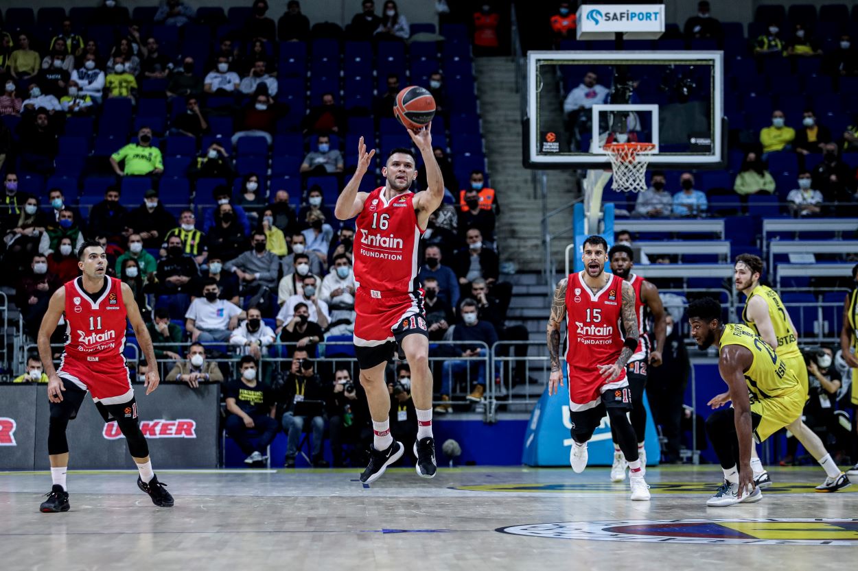 Φενέρμπαχτσε – Ολυμπιακός 94-80: Απραξία, νεύρα και αποβολή Μπαρτζώκα