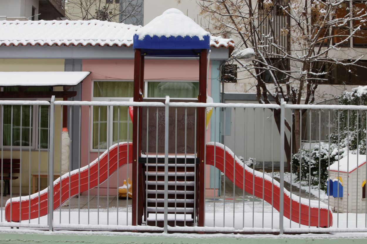 Κλειστά Σχολεία: Τηλεκπαίδευση και την Τρίτη – Τι θα γίνει με τα self test