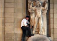 Σειρά γλυπτών Eric Gill: Πρέπει να καταργηθούν μετά τις αποκαλύψεις ότι βίαζε τις κόρες του;