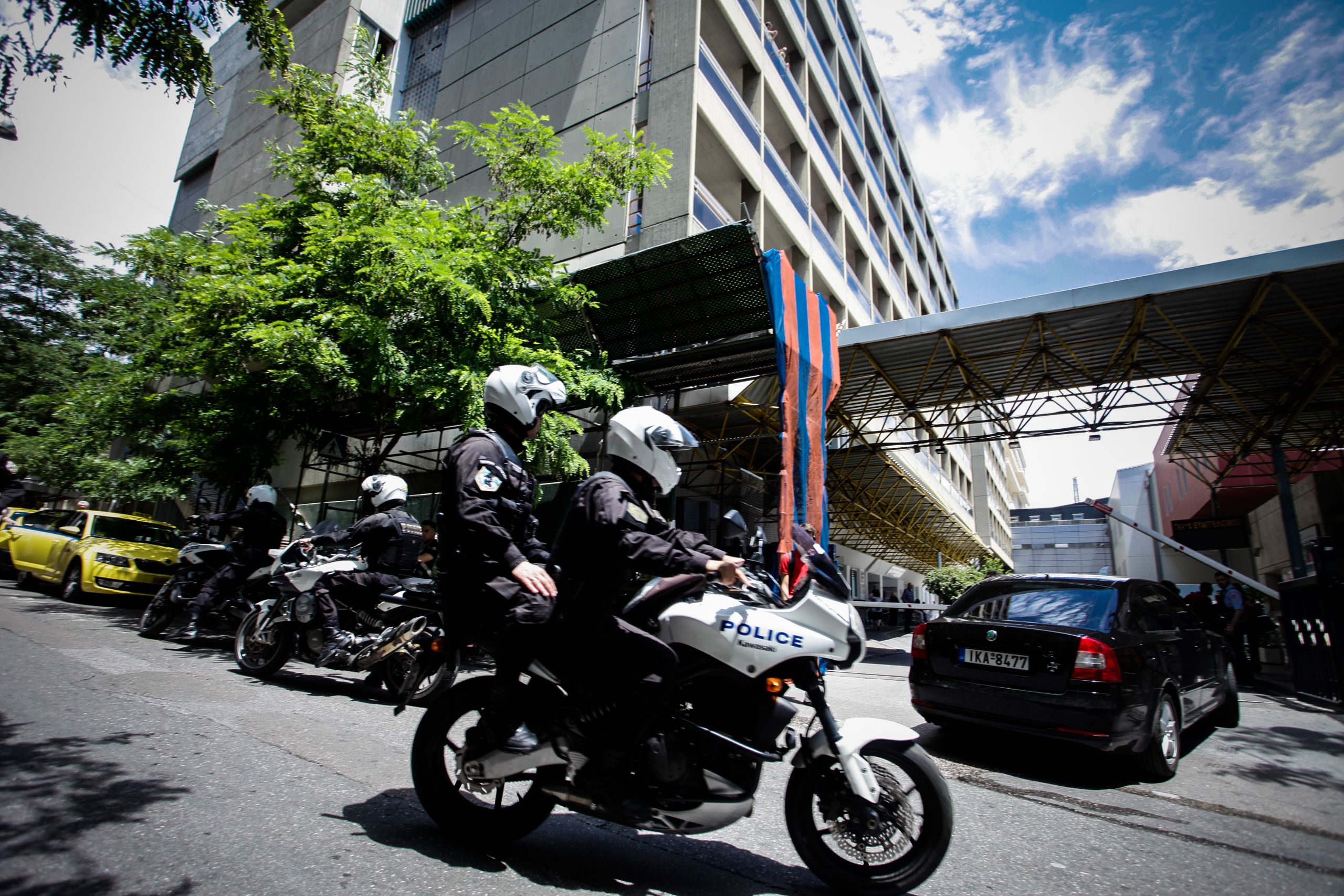 Χαλάνδρι: Άνδρες της ΔΙΑΣ βρήκαν βρέφος μέσα σε σακ βουαγιάζ
