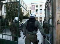 ΑΣΟΕΕ: Κουκουλοφόροι εισέβαλαν σε αίθουσα και χτύπησαν καθηγητή