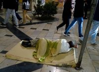 Ελπίδα – Κακοκαιρία: Προστασία των αστέγων με θερμαινόμενους χώρους, μάσκες και αντισηπτικά