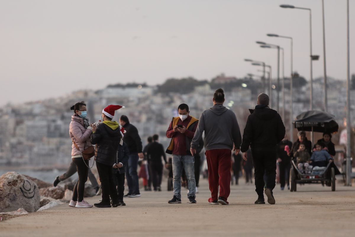 Κρούσματα σήμερα 04/01: «Βυθίζεται» η Αττική με 19.828 κρούσματα