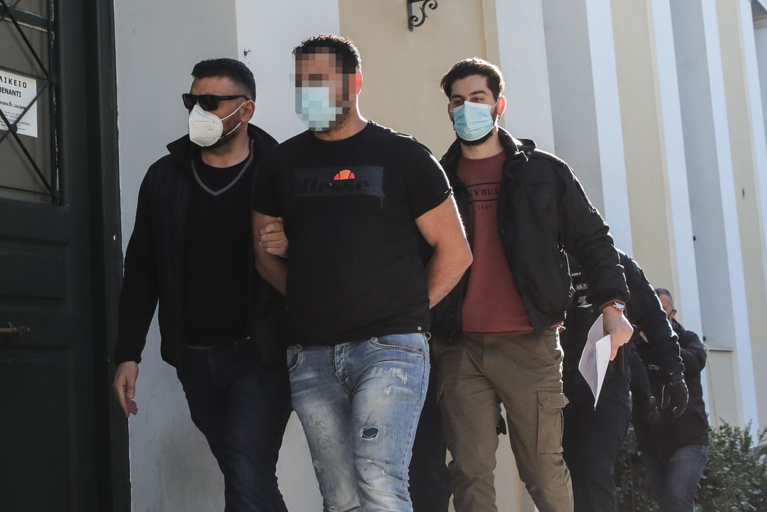 Ποινική δίωξη για απόπειρα ανθρωποκτονίας στον Αιγύπτιο για την ομηρία της συντρόφου του