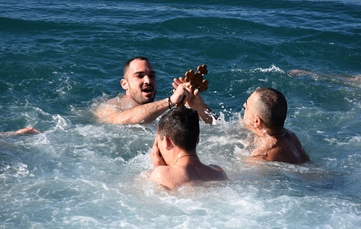 Φοιτητής έπιασε τον σταυρό στη Θεσσαλονίκη – Ποιοι ήταν εκεί και τι δήλωσαν