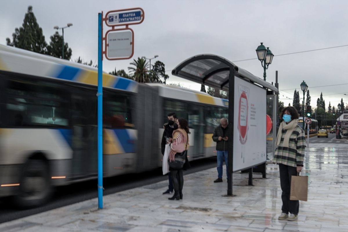 Κακοκαιρία Ελλάδα: Τα μέτρα προστασίας των εργοδοτών για όσους απασχολούνται σε εξωτερικούς χώρους