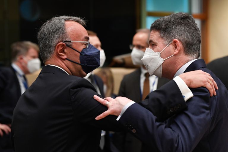 Σταϊκούρας Ecofin: Παρά τις διεθνείς προκλήσεις η ελληνική οικονομία τα κατάφερε