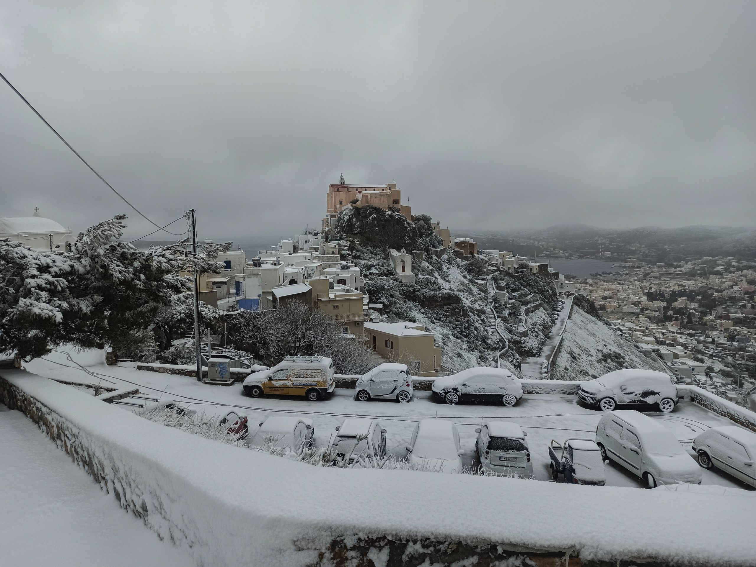 Κακοκαιρία – Χιόνια τώρα: Live εικόνα από όλη τη χώρα
