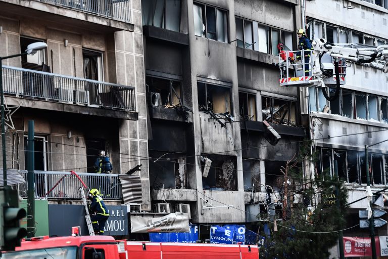 Έκρηξη στη Συγγρού: Βρέθηκαν παλιά όπλα στο σπίτι του 78χρονου