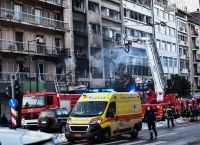 Explosion damages buildings in central Athens [pics]