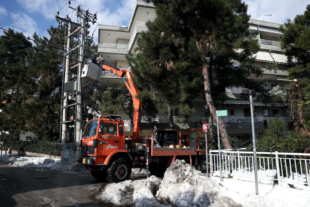 Κακοκαιρία Ελπίδα: 5η ημέρα χωρίς ηλεκτροδότηση στην ανατολική Αττική