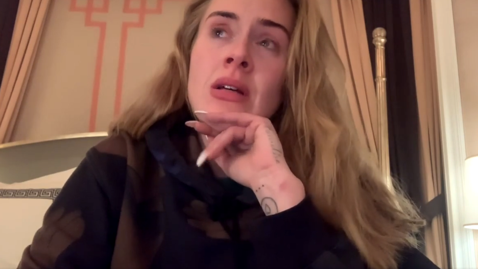 Adele: Αναβάλλει τελευταία στιγμή τις συναυλίες στο Λας Βέγκας