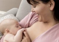 Ο θηλασμός μειώνει τον κίνδυνο εγκεφαλικού και καρδιαγγειακής νόσου της μητέρας