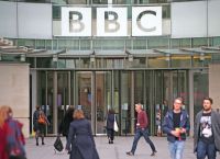 BBC: Παγώνει η βρετανική κυβέρνηση την χρηματοδότηση του