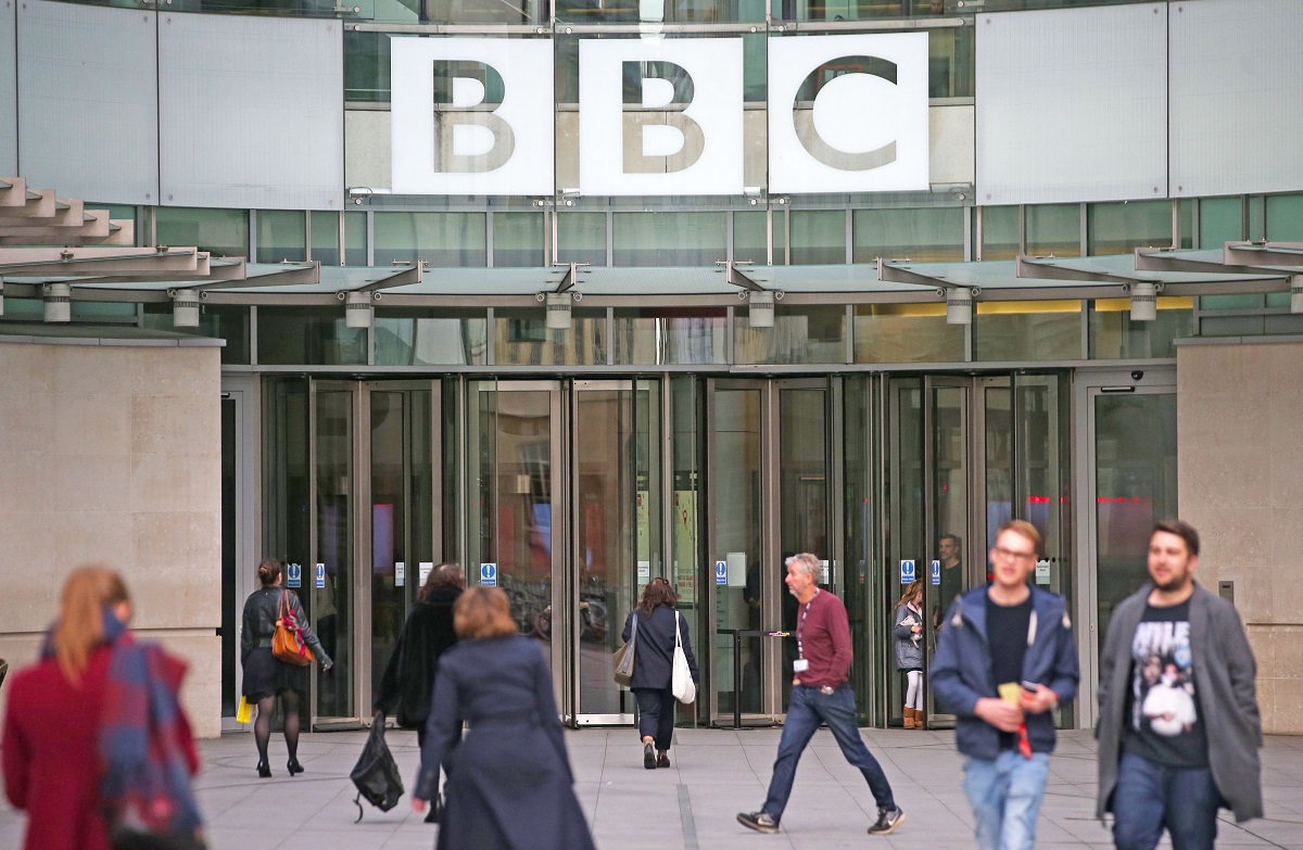 BBC: Παγώνει η βρετανική κυβέρνηση την χρηματοδότηση του