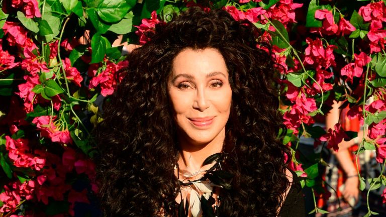 Cher: Έχει υποσχεθεί στον εαυτό της να διατηρήσει για πάντα το μαύρο χρώμα στα μαλλιά της