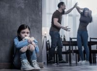 Στοιχεία σοκ για έξαρση ενδοοικογενειακής βίας – 19 καταγγελίες την ημέρα στην ΕΛ.ΑΣ.