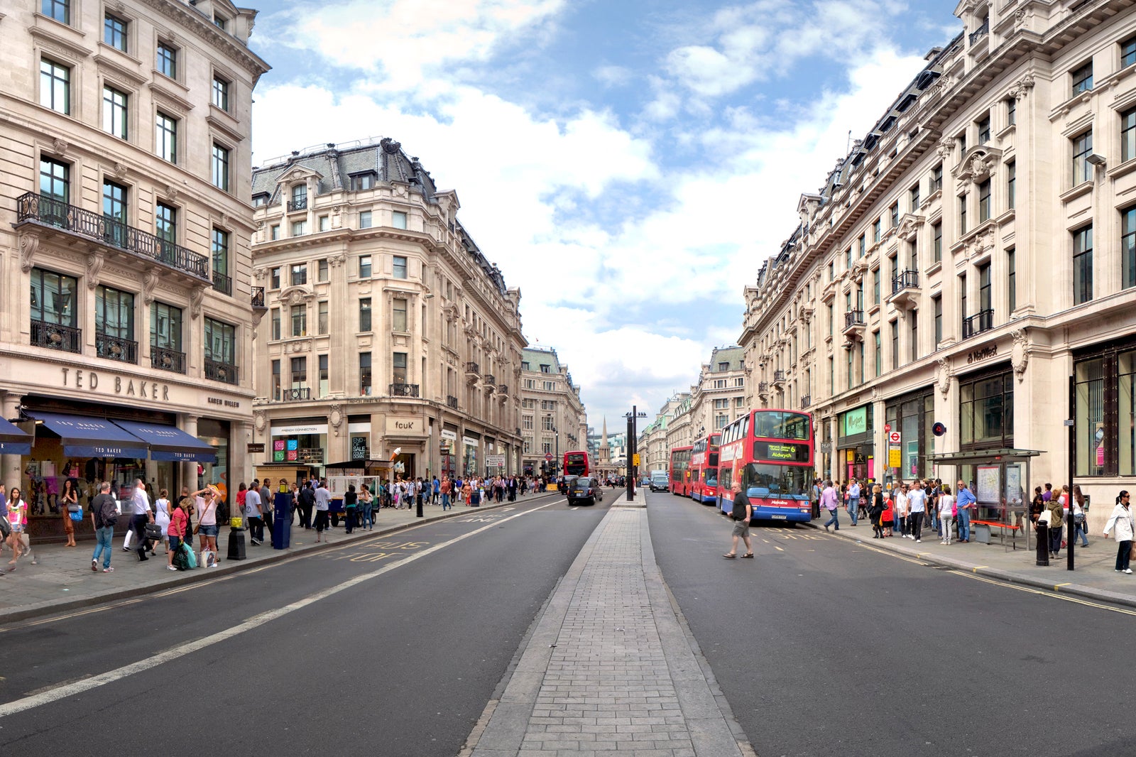 Oxford Street: Στο Λονδίνο ο δημοφιλέστερος δρόμος στην Ευρώπη