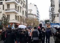 Πορεία αντιεμβολιαστών με σύνθημα «Είμαστε όλοι Τζόκοβιτς» στη Θεσσαλονίκη [vid]