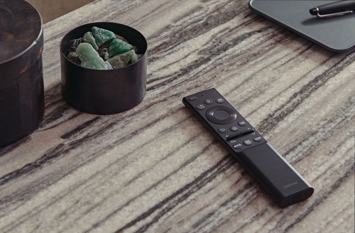 Samsung Eco Remote: Έρχεται το τηλεκοντρόλ που φορτίζει με τον ήλιο