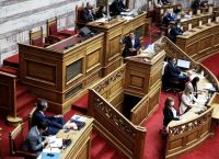 Μονομαχία πολιτικής και πολιτικών