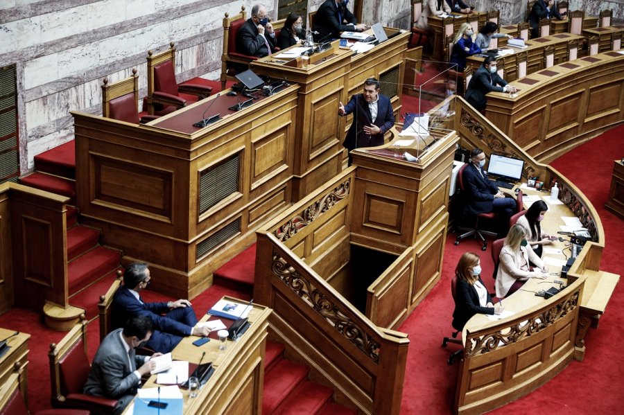 Μονομαχία πολιτικής και πολιτικών