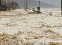 Κακοκαιρία Διομήδης: Η θάλασσα βγήκε στη στεριά στη Λάρισα