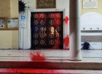 Βιασμός ανήλικης από ιερέα – Βανδάλισαν την εκκλησία όπου λειτουργούσε Βιασμός ανήλικης από ιερέα – Βανδάλισαν την εκκλησία όπου λειτουργούσε