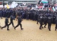 Επεισόδια στη Βουλγαρία – Απόπειρα αρνητών να εισβάλουν στη Βουλή [vid]