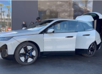 BMW: Παρουσιάζει μοντέλο που αλλάζει χρώμα
