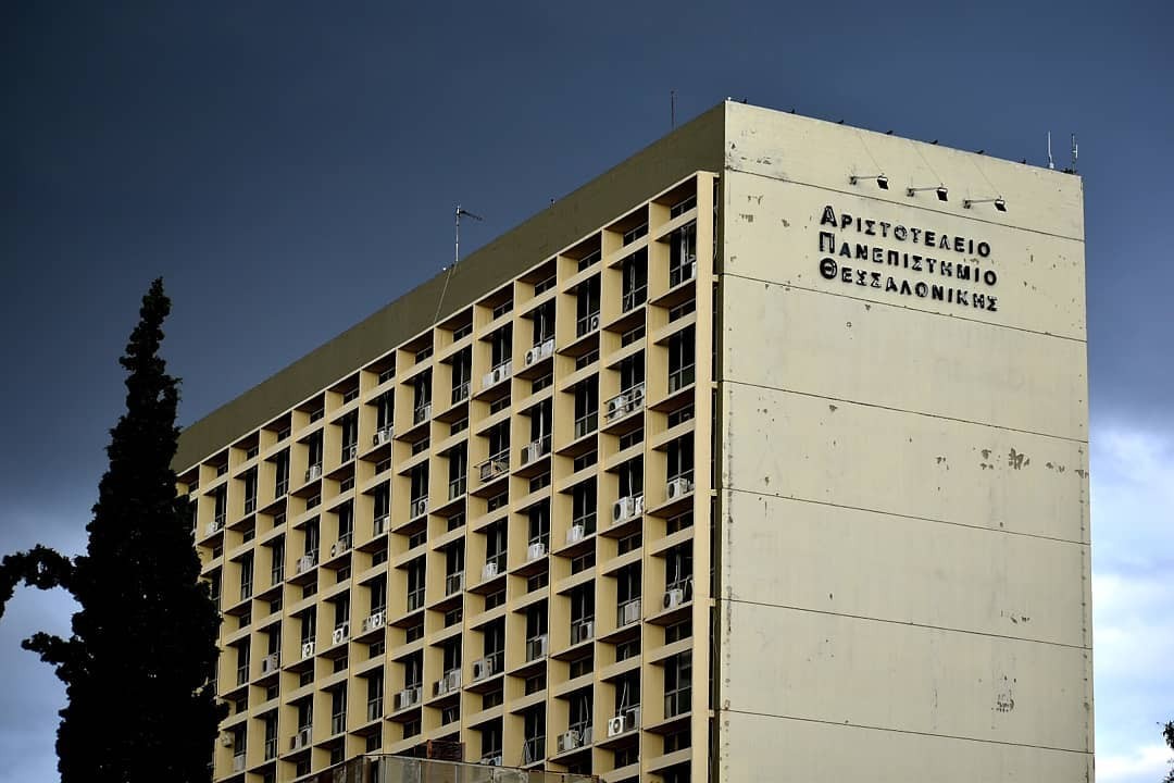 ΑΠΘ: Επίθεση αντιεξουσιαστών στο Κτίριο Διοίκησης
