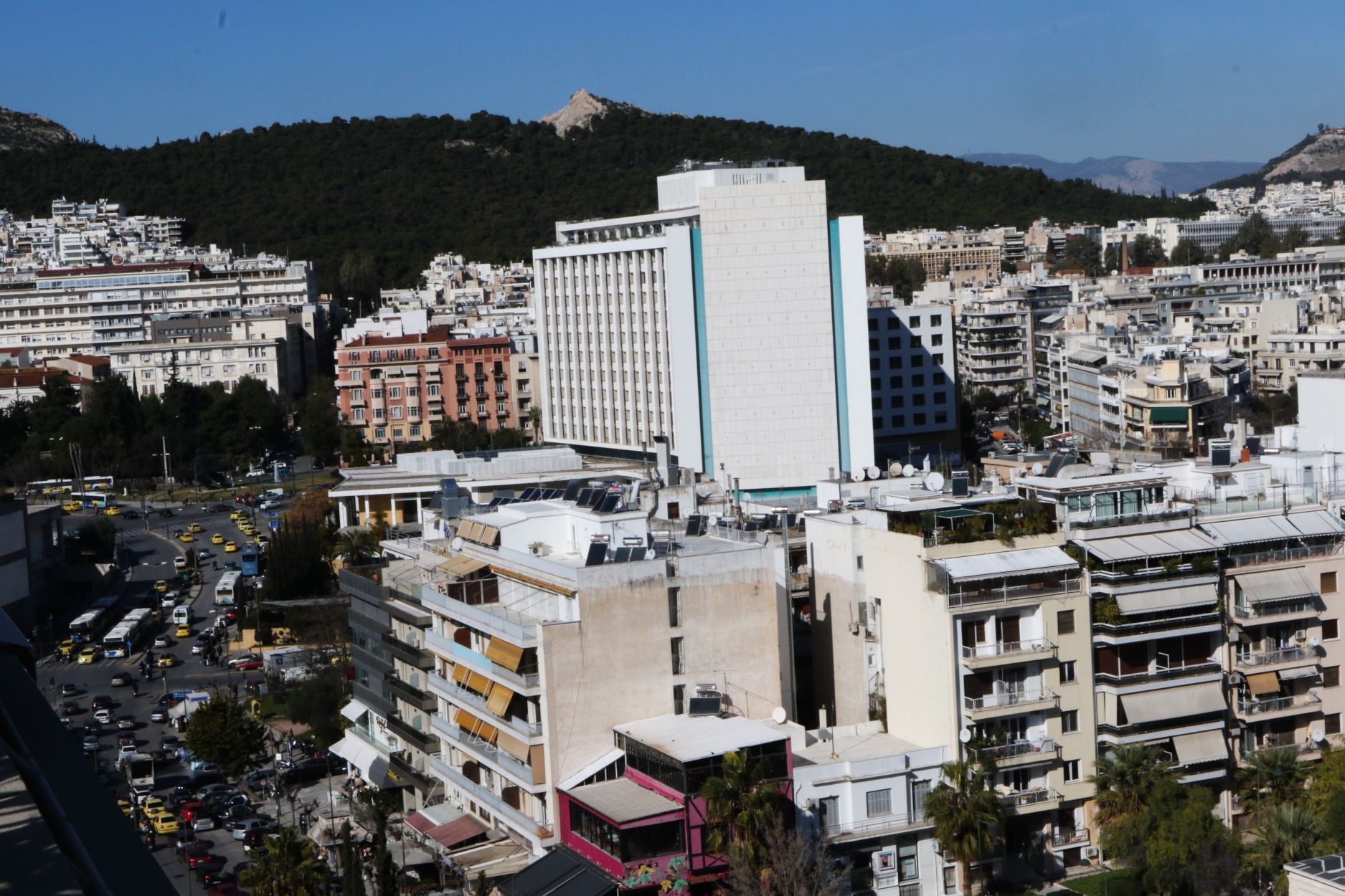 Hilton Athens: Τίτλοι τέλους για το εμβληματικό ξενοδοχείο – Εθελουσία για τους εργαζόμενους