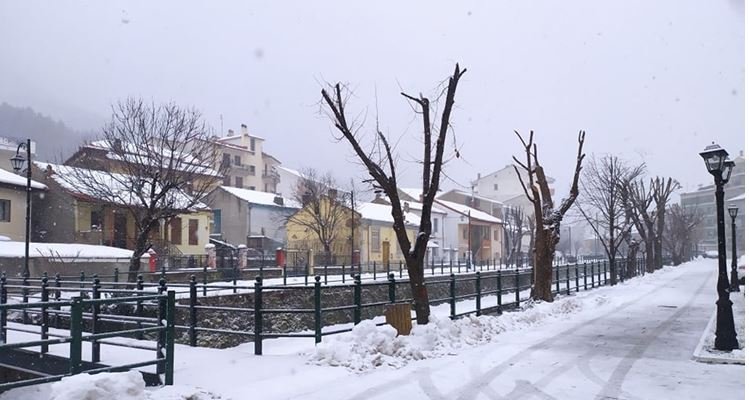Unseasonably low temperatures drop to -16.8C in central and northern Greece