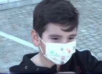 «Θέλω να γυρίσω στο σχολείο γιατί έχω ωραία δασκάλα» – Viral μαθητής «γύπας» [vid]
