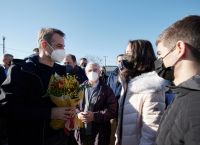 Μητσοτάκης από πτηνοτροφική μονάδα στα Μέγαρα – Στήριξη για όσο διαρκέσει η ενεργειακή κρίση