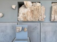 Επιστρέφει θραύσμα της ζωφόρου του Παρθενώνα από την Σικελία
