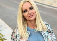 Μαρία Μπεκατώρου: «Όταν πηγαίνω στον τάφο του πατέρα μου, ξαναζώ την ημέρα της κηδείας του»