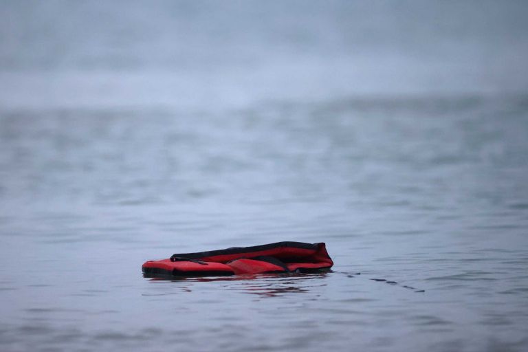 Οι σοροί γυναίκας και παιδιού σε 2 παραλίες στη Νάξο – Πρόσφυγες του ναυαγίου της Φολεγάνδρου