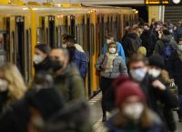 Οι επιπλοκές της Όμικρον στην Ευρώπη- Τα ταξίδια και οι περιορισμοί