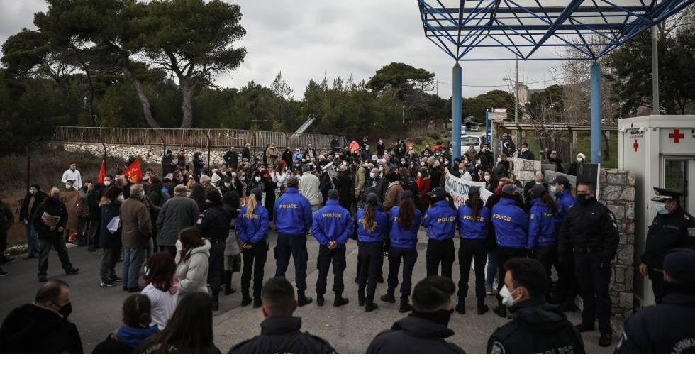 Παίδων Πεντέλης: ΜΑΤ και κλούβες στη διαμαρτυρία των εργαζομένων [pics]