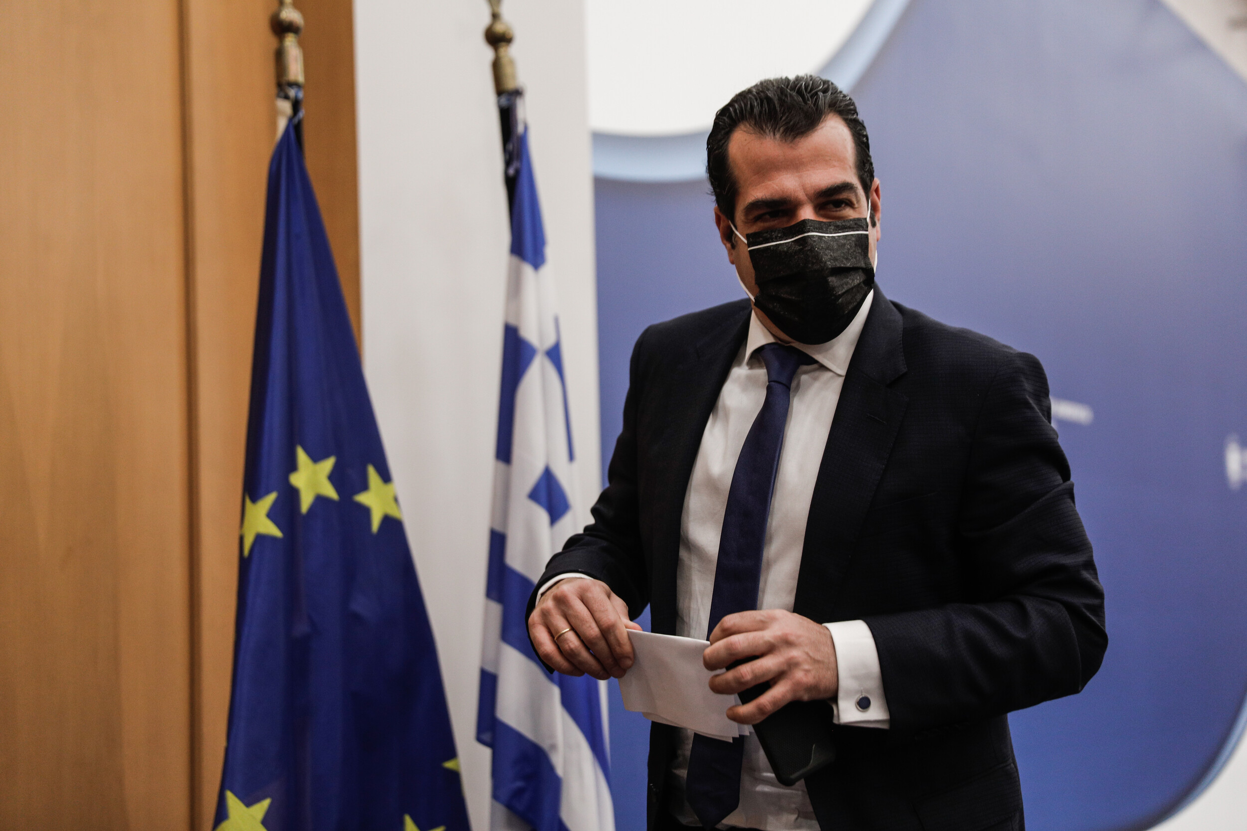 Πλεύρης: Στους 7 μήνες η λήξη του πιστοποιητικού εμβολιασμού