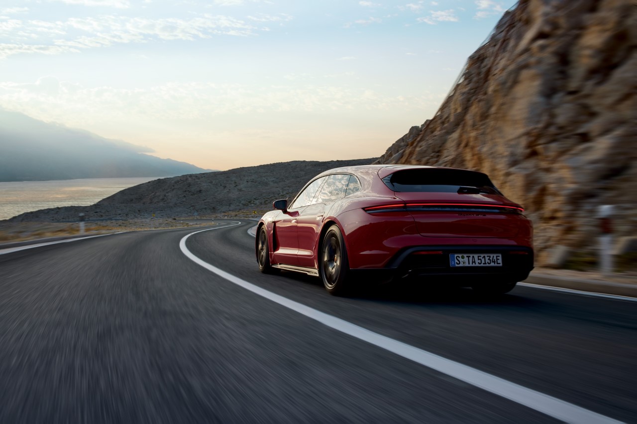 Τι καινούργιο εισάγει η νέα Porsche Taycan Sport Turismo