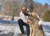 “Real-life Lassie”: Σκύλος οδηγεί την αστυνομία στον τραυματισμένο ιδιοκτήτη του