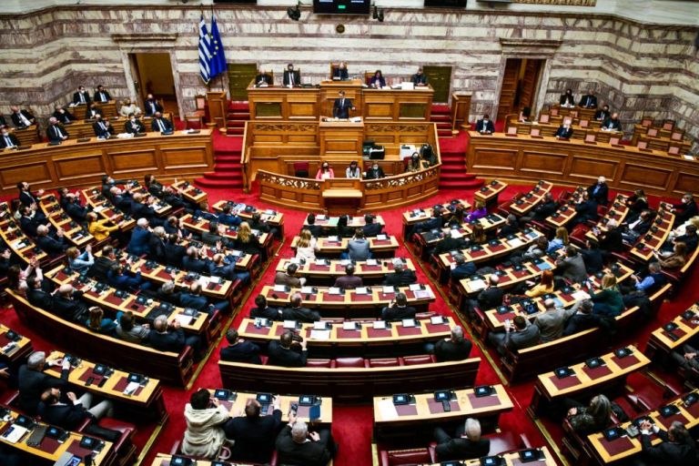 Πρόταση μομφής live: Το pagenews.gr σας μετέφερε ζωντανά τη συζήτηση μέσα από το ελληνικό κοινοβούλιο