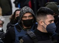 Ξυλοδαρμός στην Αργυρούπολη: Αμετανόητος ο δράστης – Απείλησε τη μάνα των παιδιών του μέσα από τα κρατητήρια