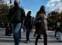 Όμικρον: Αυτά είναι τα συμπτώματά της – Τι να προσέξετε
