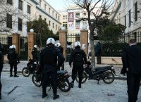 ΑΣΟΕΕ: Επίθεση κουκολουφόρων σε τηλεοπτικό συνεργείο