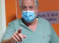 Καπραβέλος: Σας ακούω να μιλάτε για την Όμικρον ενώ εμείς παλεύουμε στις ΜΕΘ με την Δέλτα
