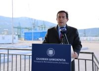 Χίος: Κόντρα Μηταράκη – Καμίνη για τη νέα δομή μεταναστών