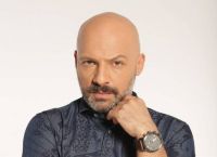 Νίκος Μουτσινάς: Με ποιον έγινε έξαλλος ο παρουσιαστής – «Δεν σηκώθηκαν να του ρίξουν μια μούντζα»